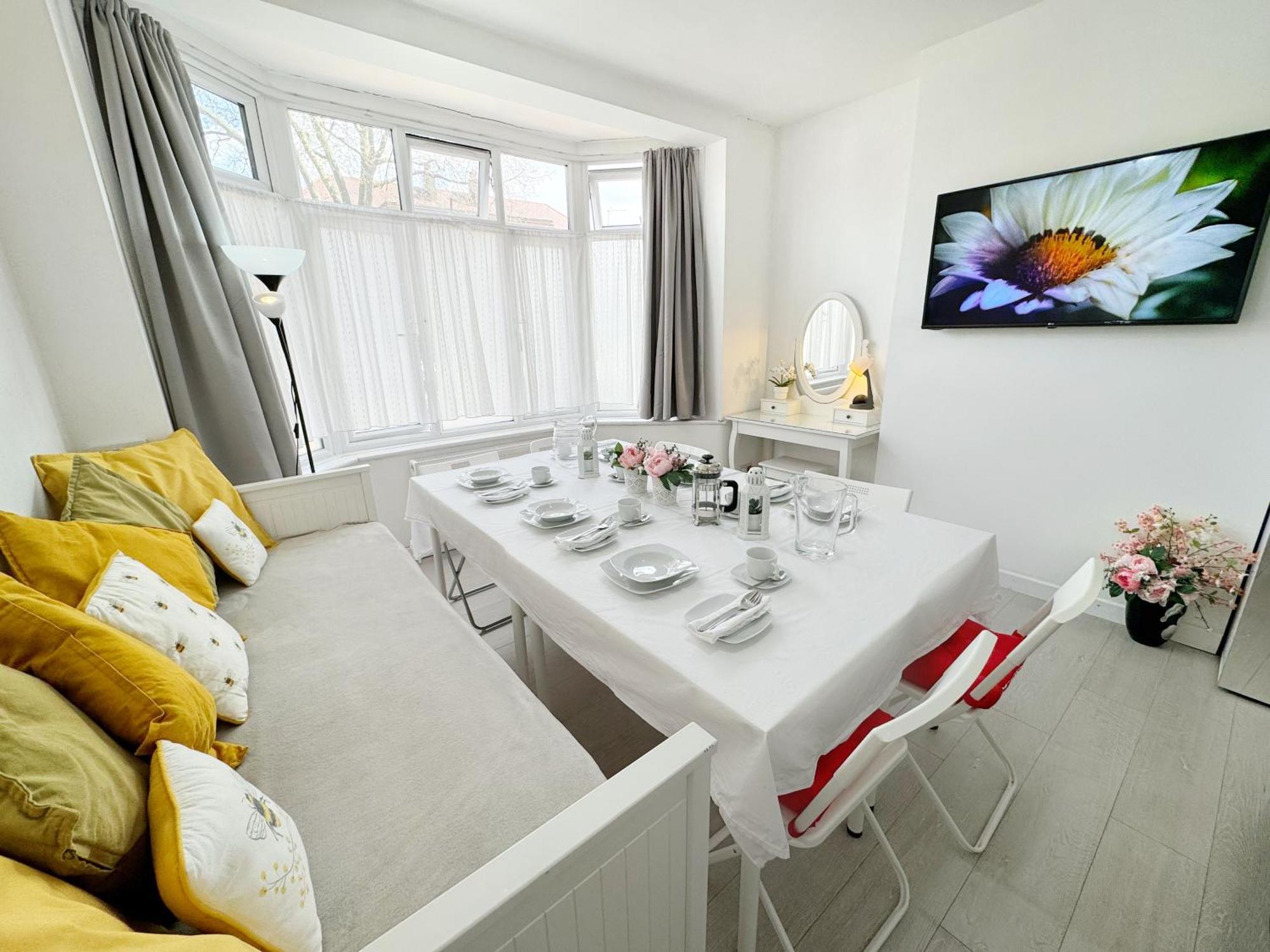 Casa de hóspedes Luxurious House Near Excel- Air Conditioning, 9 Beds, 2 Baths, Garden, Fast Wifi *